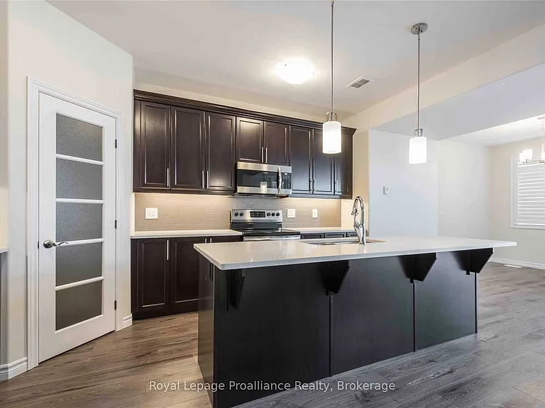 28 Nipigon St — Photo 7