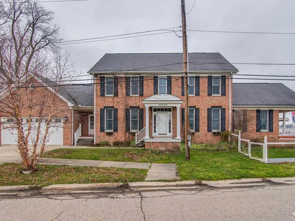 30295 Adams Dr, Gibraltar, MI 48173