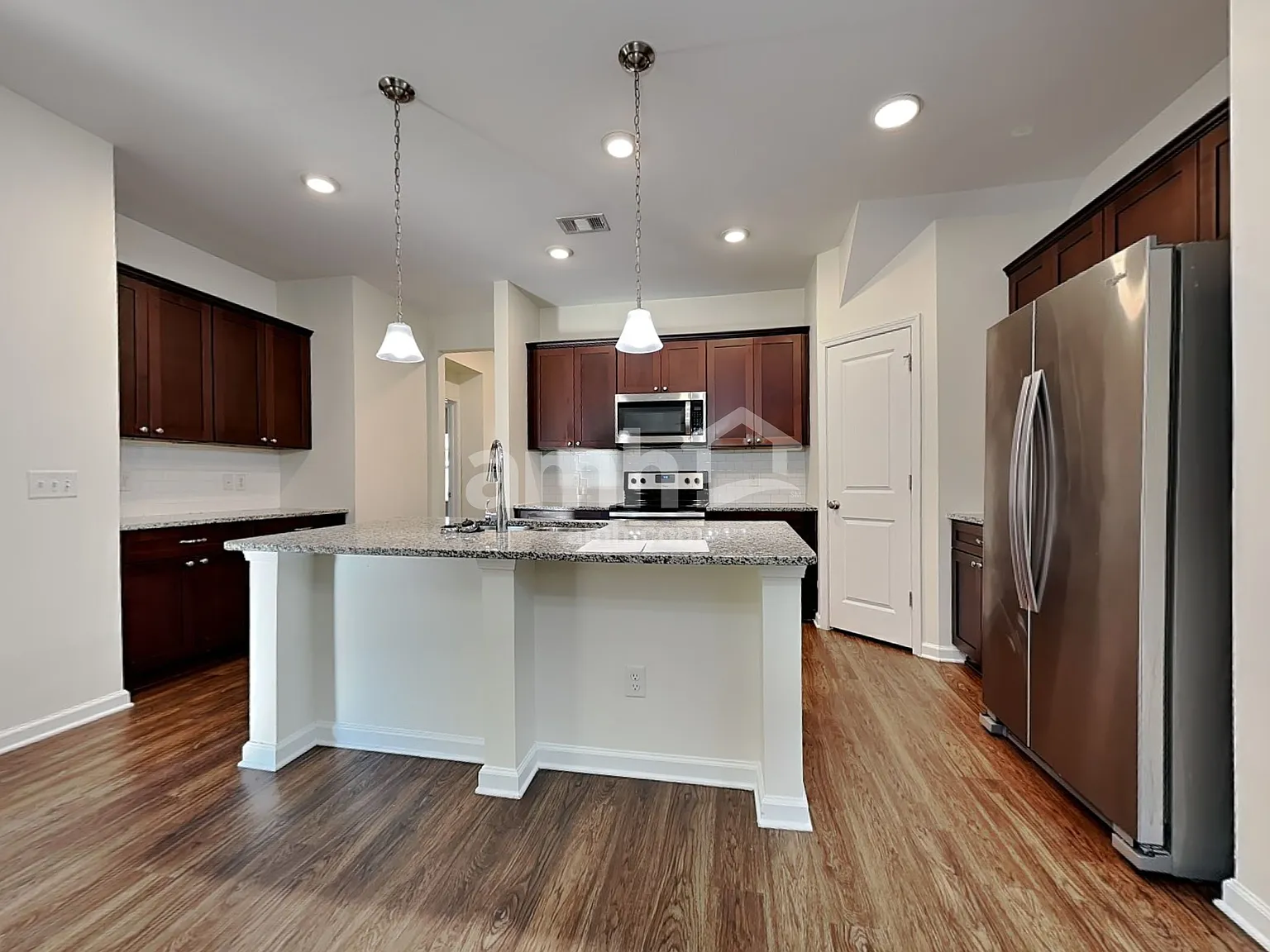 4 bed, 2.5 bath, 2138 sqft, $2,410 — Photo 4