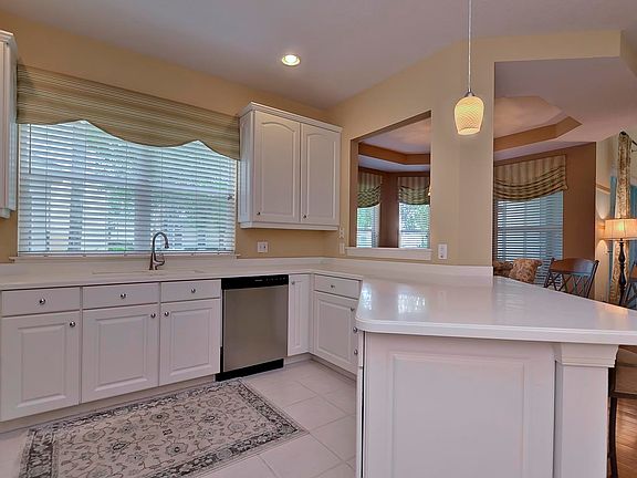 5th image of 3440 Heards Ferry Dr