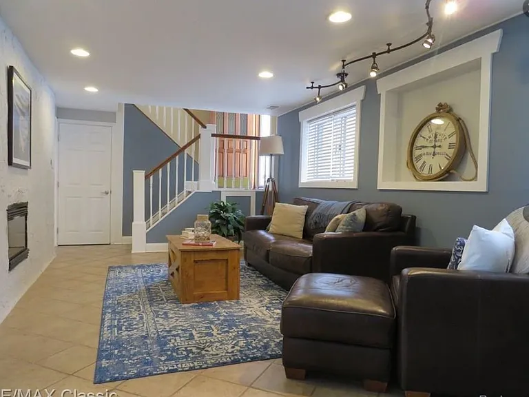 1508 Lakeview Dr — Photo 6