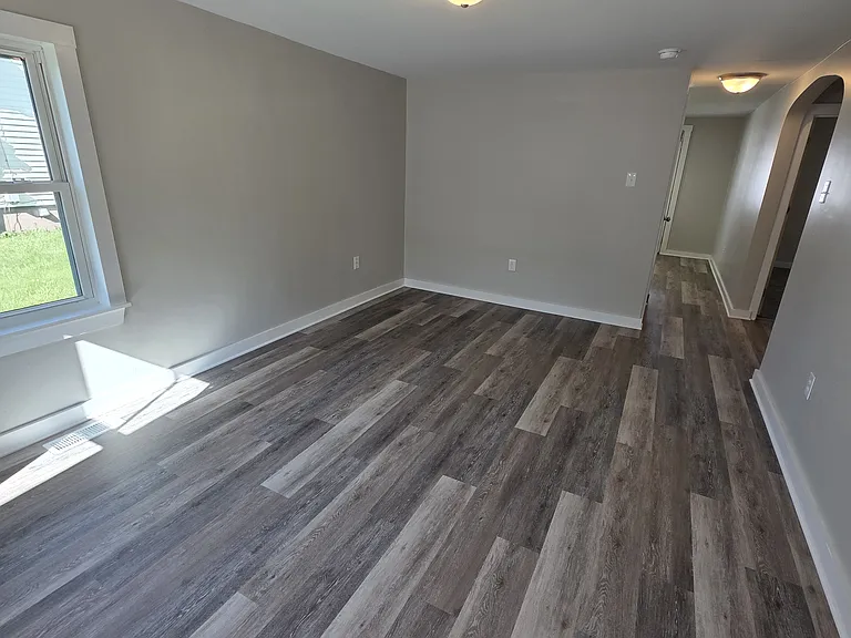 416 Pleasant St — Photo 2