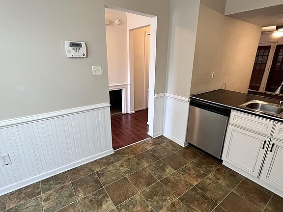 5th image of 612 Nottaway Dr #1