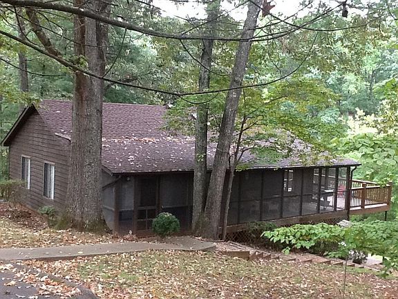 2nd image of 105 Twin Chimneys Dr