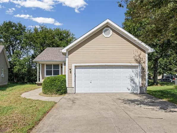 1012 NE Queens Ct, Lees Summit, MO 64064