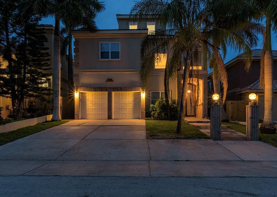 1st image of 218 W Sunset Dr