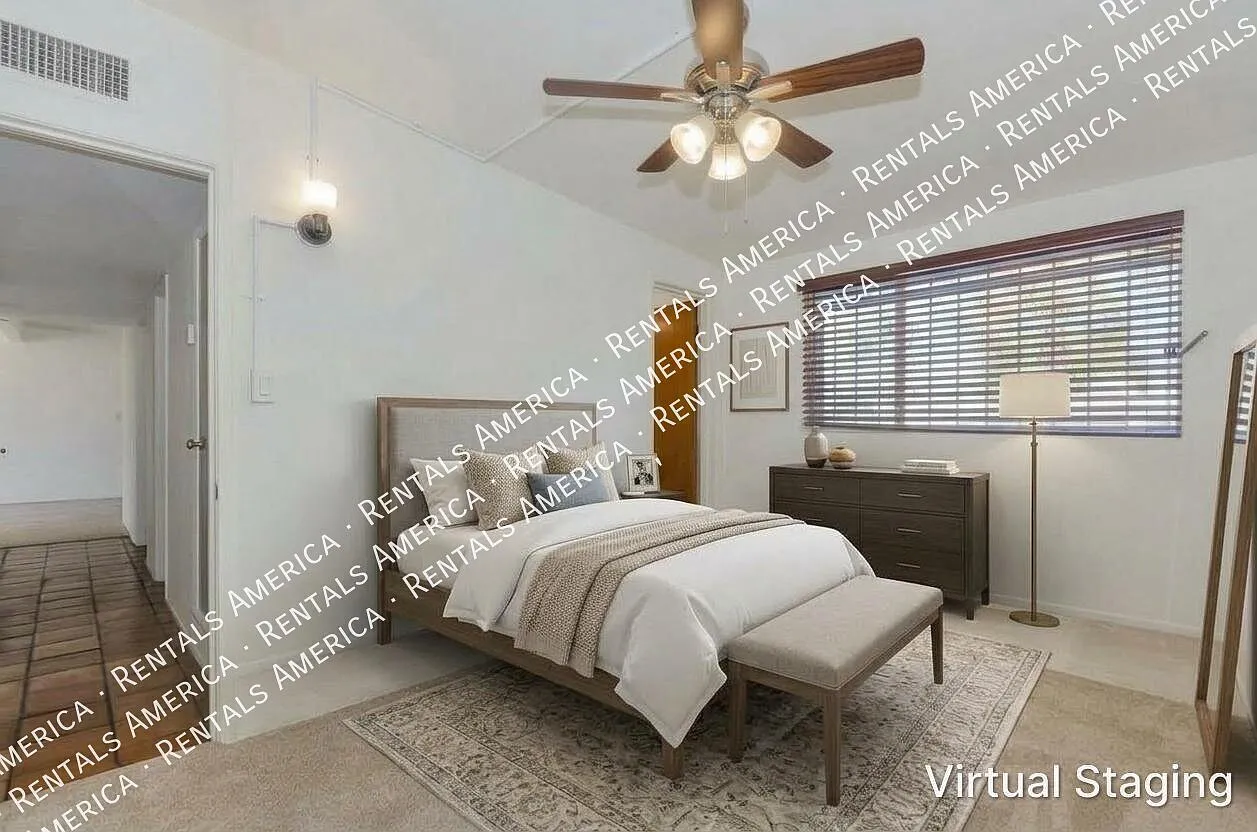 Cute 3 bedroom/2 bath with huge yard! — Photo 2