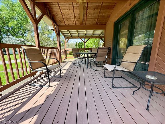 3rd image of 929 Antionette Dr
