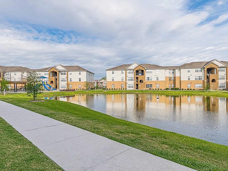 Pinewood Apartments — Photo 14