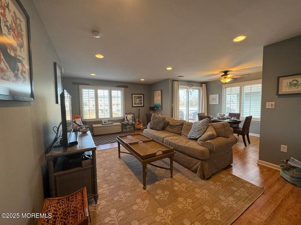 200 S Concourse APT 8