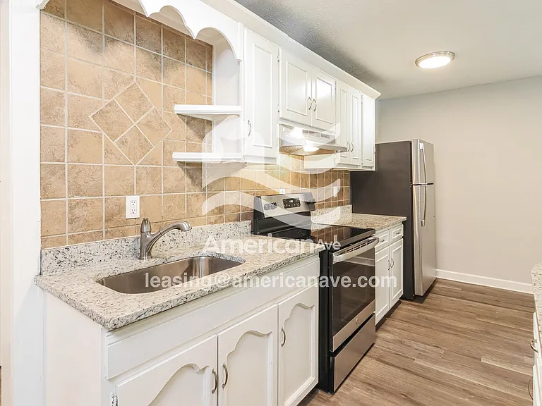 1268477_006_kitchen_6.jpg