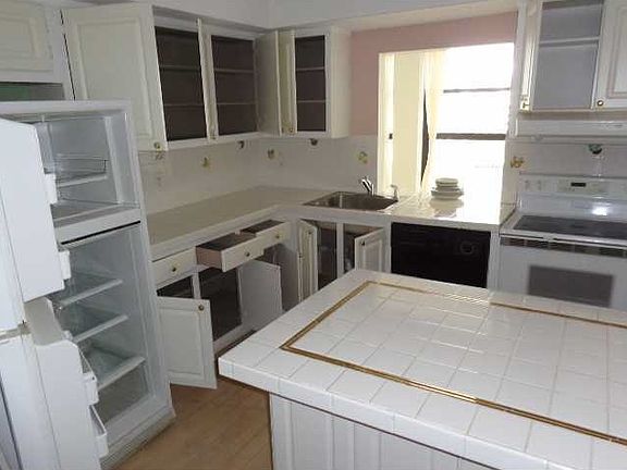 4th image of 400 Leslie Dr APT 724