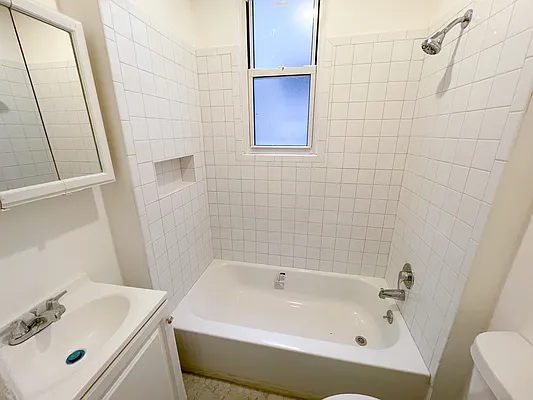 Rented by Evergreen Realty & Investments | media 10