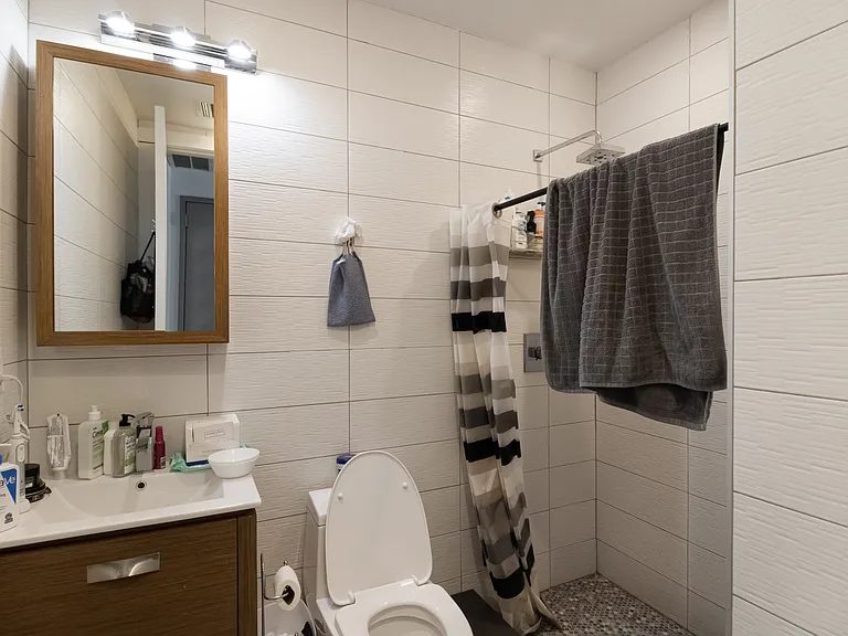 315 Franklin Ave #2R — Photo 6