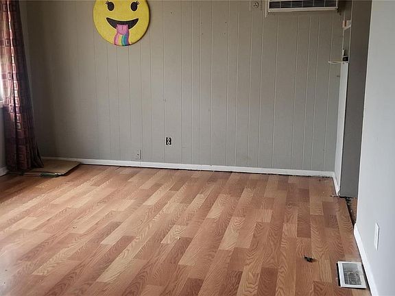 3rd image of 8820 Bermuda Ave