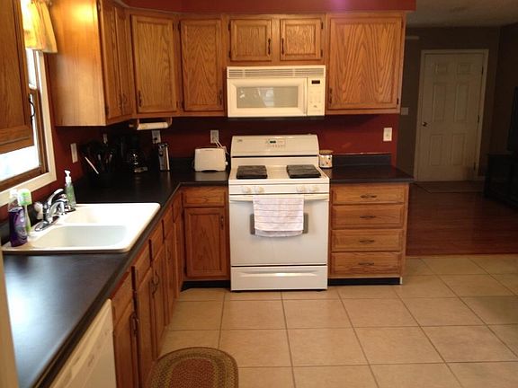 2nd image of 1004 W Pine St