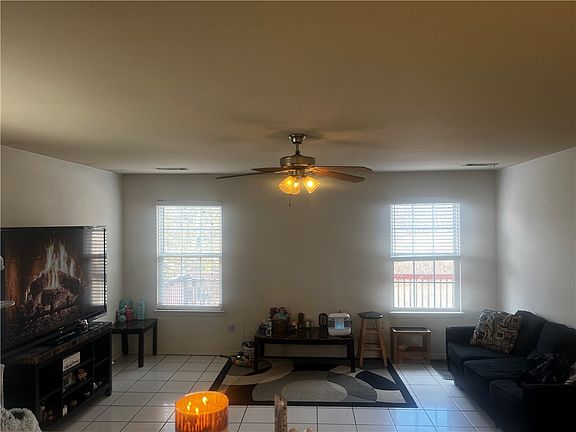 3rd image of 723 Cascade Cir