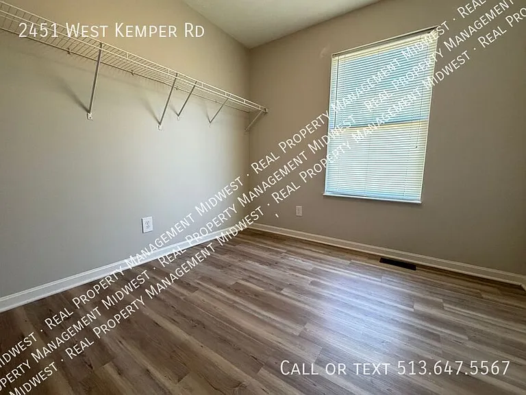 2451 W Kemper Rd — Photo 16