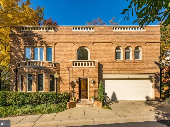 4616 Foxhall Cres NW, Washington, DC 20007