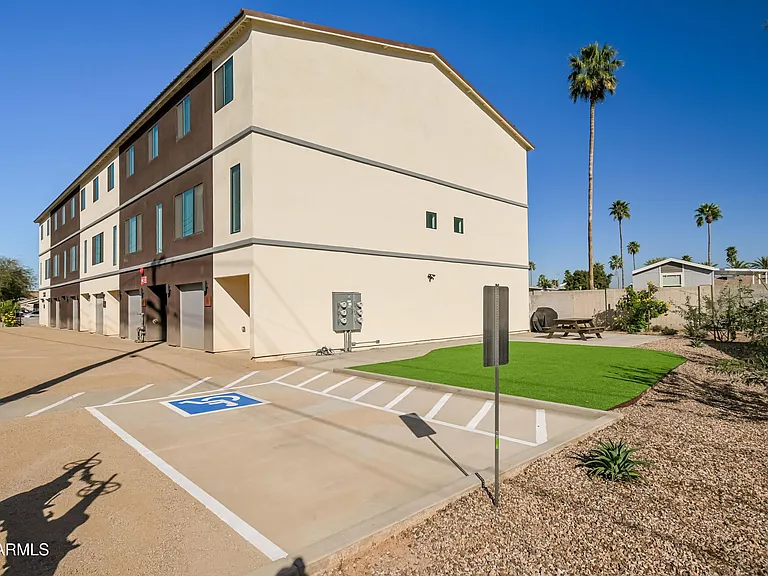 2502 E Paradise Ln #2 — Photo 7