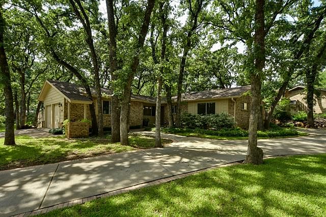 1st image of 2926 Lakeshore Dr