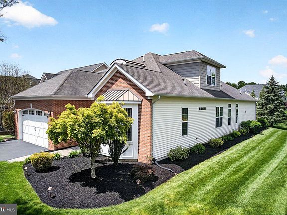 4th image of 8 Tuscany Dr