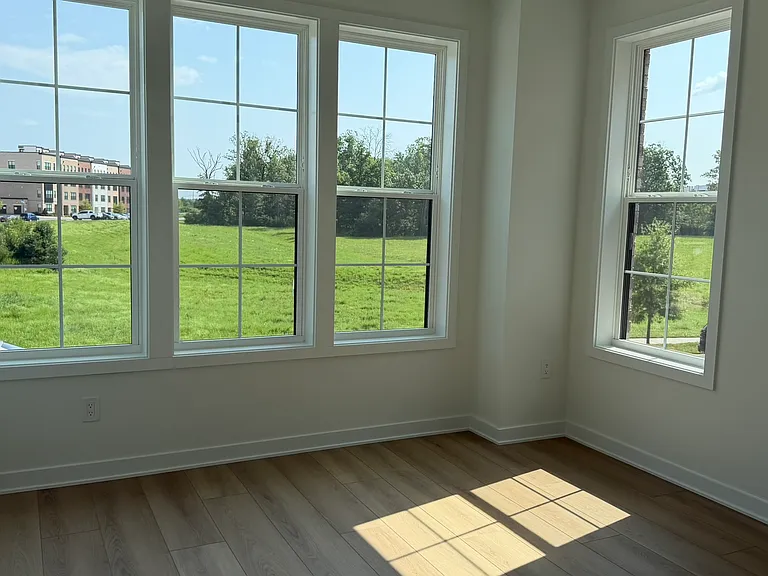 22133 Midmoore Dr — Photo 2