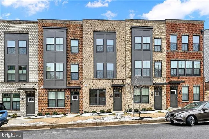815 Lennox St — Photo 3
