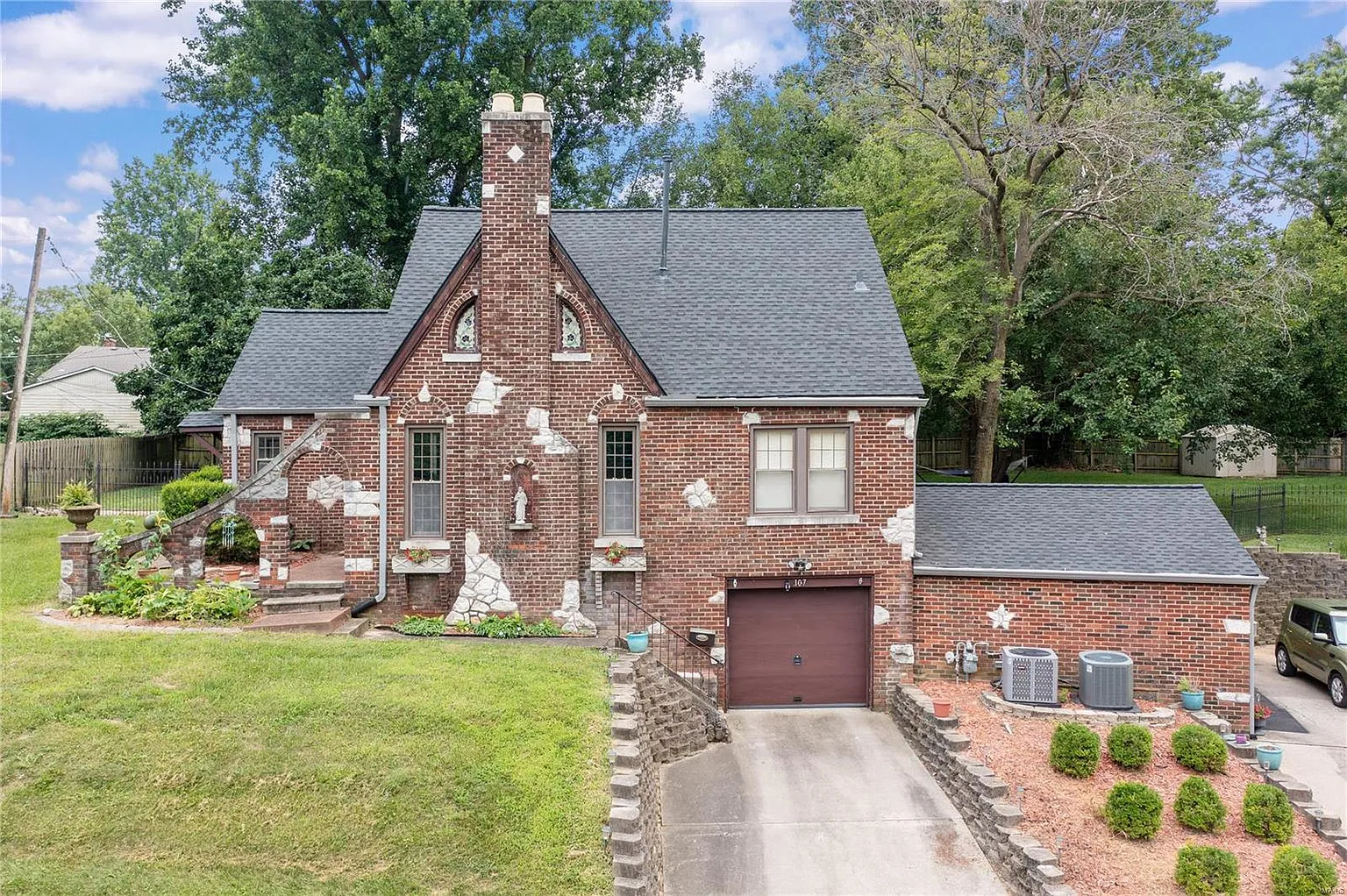 107 Glenview Dr photo 1