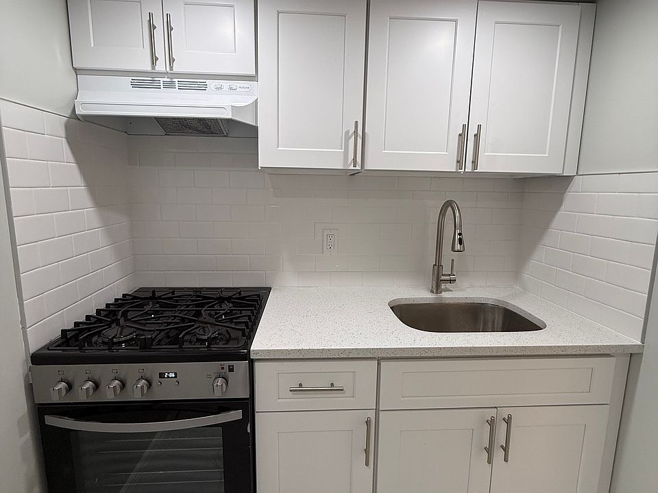 1st image of 11618 203rd St Floor 1