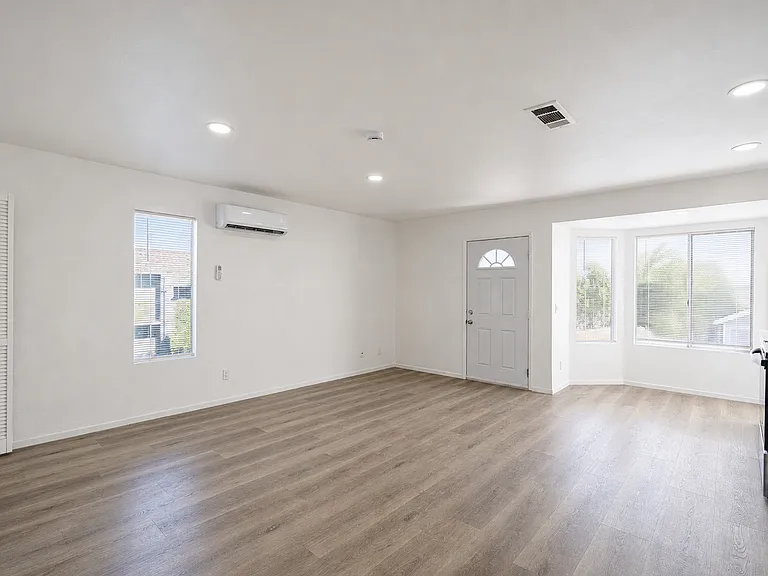 24897 Citadel St — Photo 2