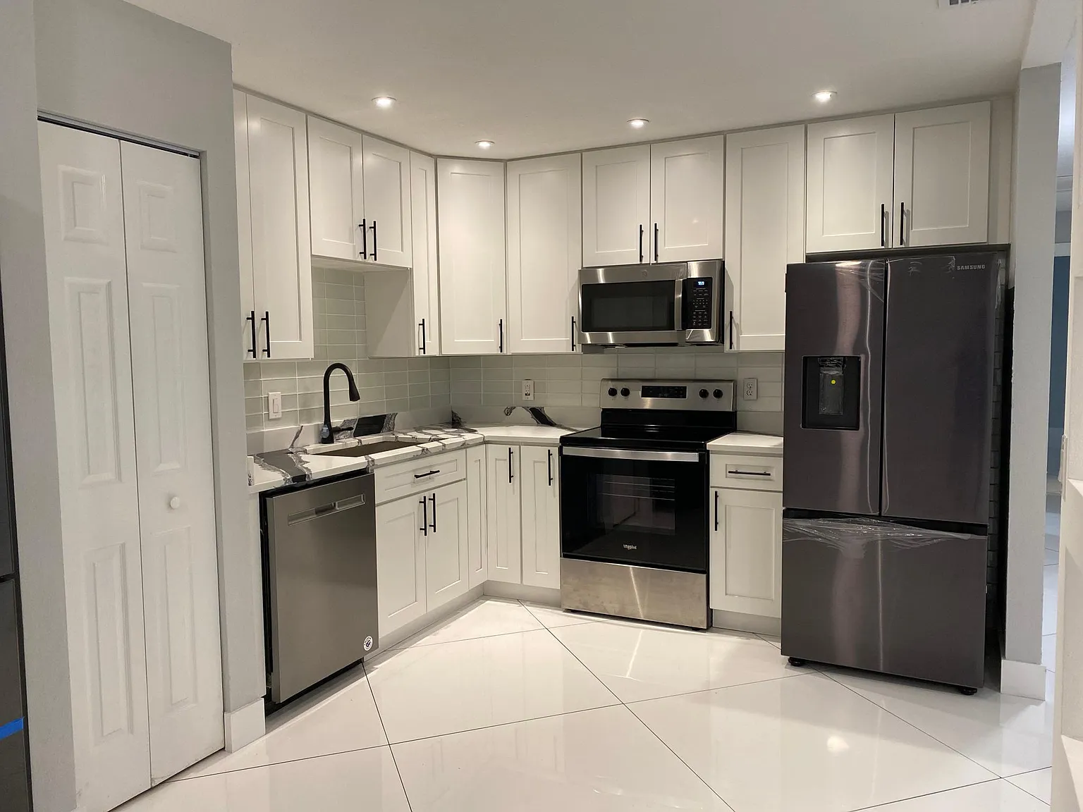 3 bed, 1414 sqft, $2,490 — Photo 3