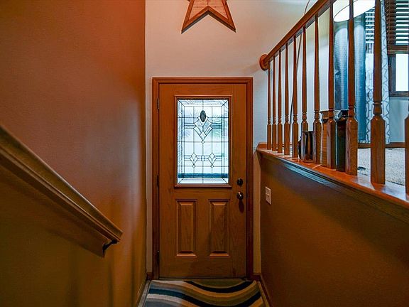 3rd image of 606 Louis Ct