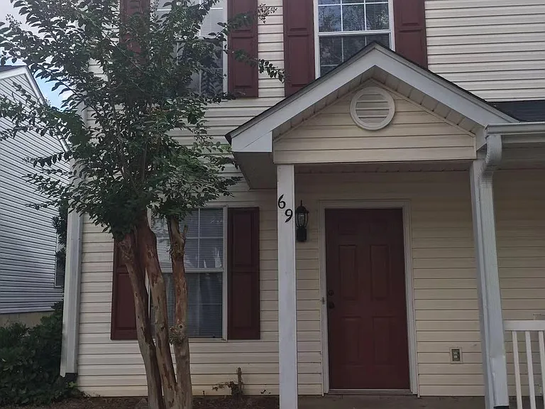 69 Hayfield Ln — Photo 1