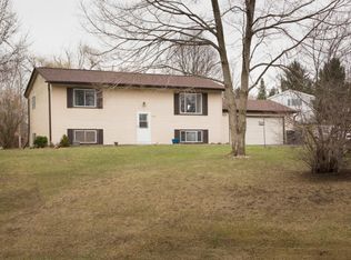 W277S8850 Hilltop Ln, Mukwonago, WI 53149