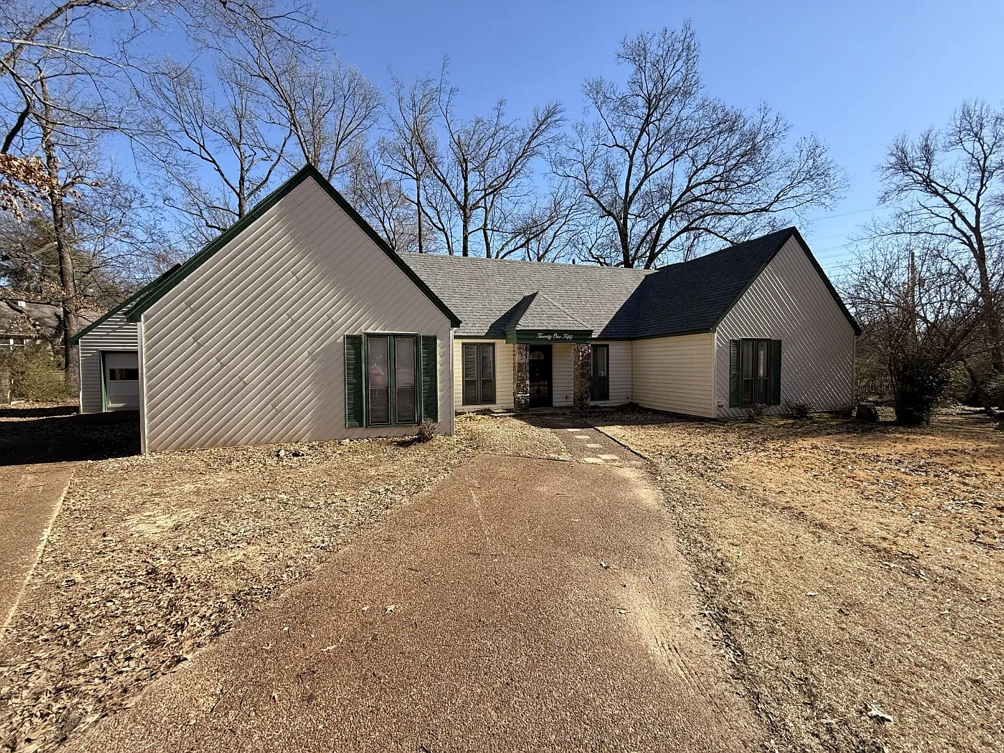 2150 Tramway Pl — Photo 3