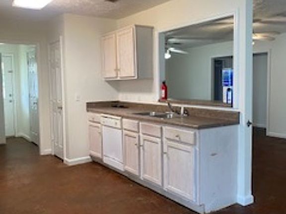 2nd image of 121 Tomlinson Dr