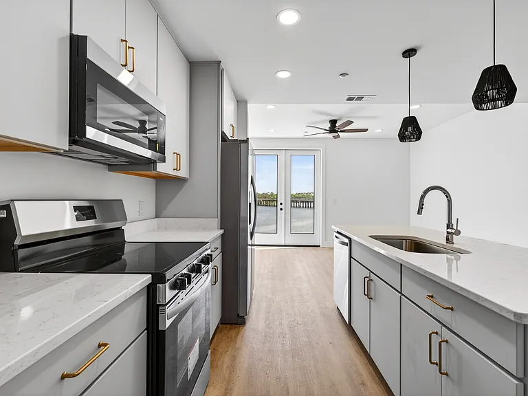 1302 Magnolia St #B202 — Photo 5