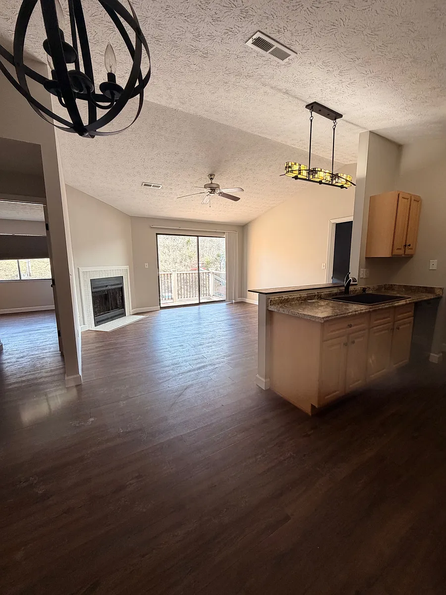Building Photo - 28 Woodland Hills Dr #9