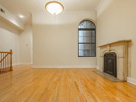 4th image of 121 Palisade Ave