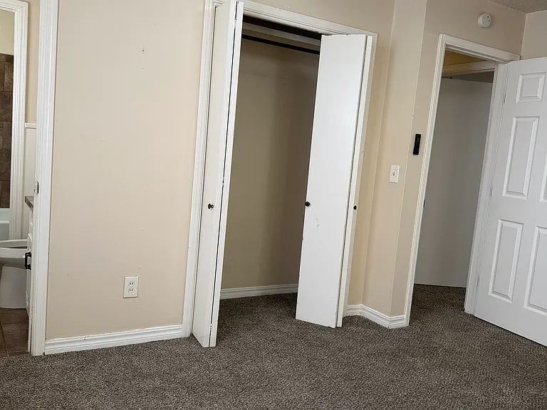 1004 Hampton Dr — Photo 10