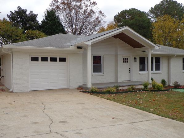 7401 Martha Dr SE