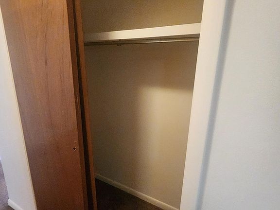 5th image of 400 Broad St