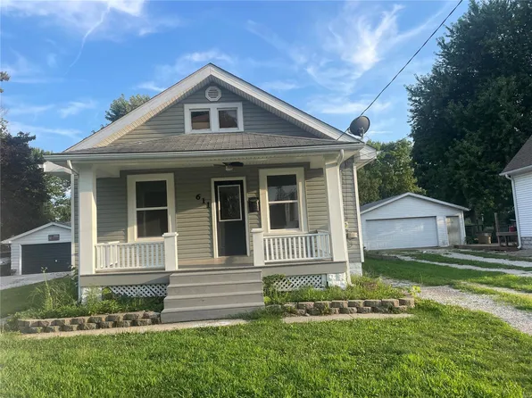 611 2nd St, Carlinville, IL 62626