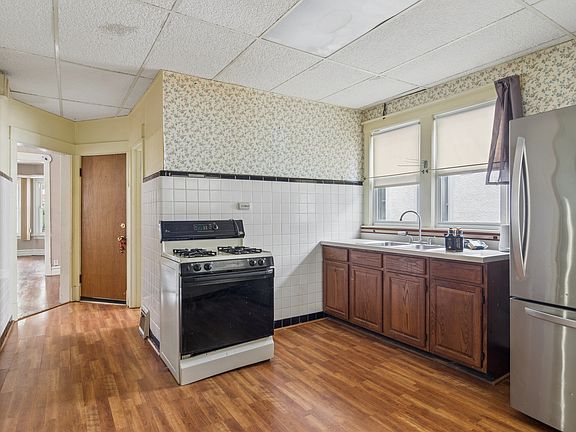 4th image of 4541 N Harding Ave