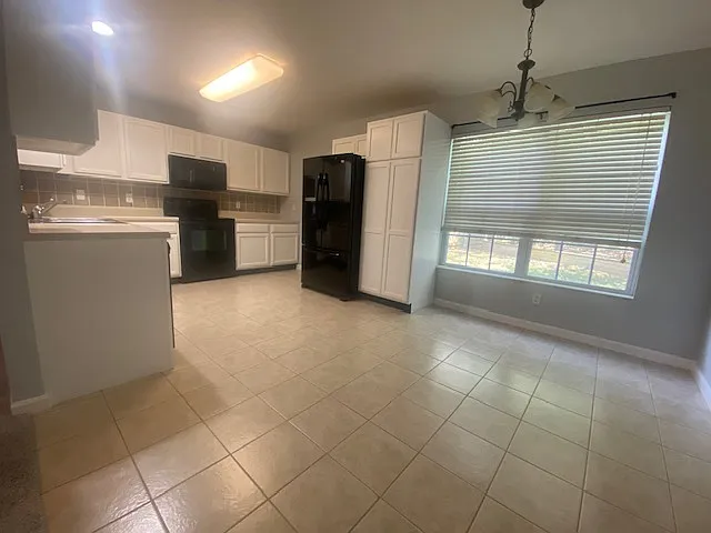 1024 Willow Creek Cir — Photo 6