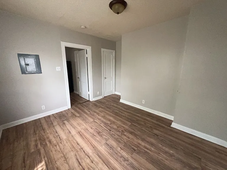 1552 Lombardy St — Photo 26