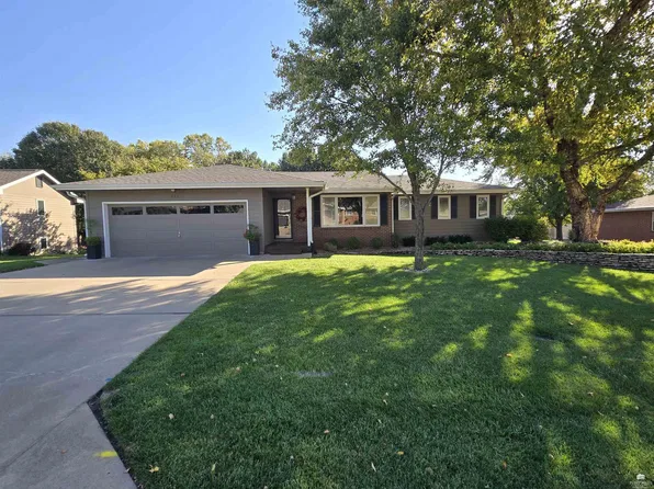 905 Maple St, Abilene, KS 67410