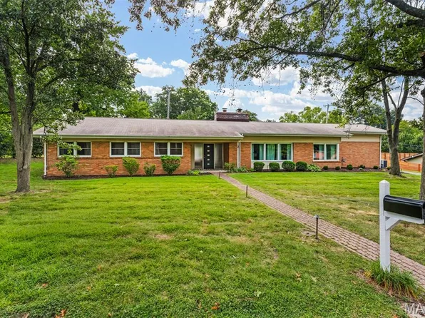 2 Stoneyside Ln, Saint Louis, MO 63132