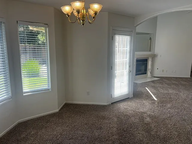 3 bed, 1338 sqft, $2,095 — Photo 2
